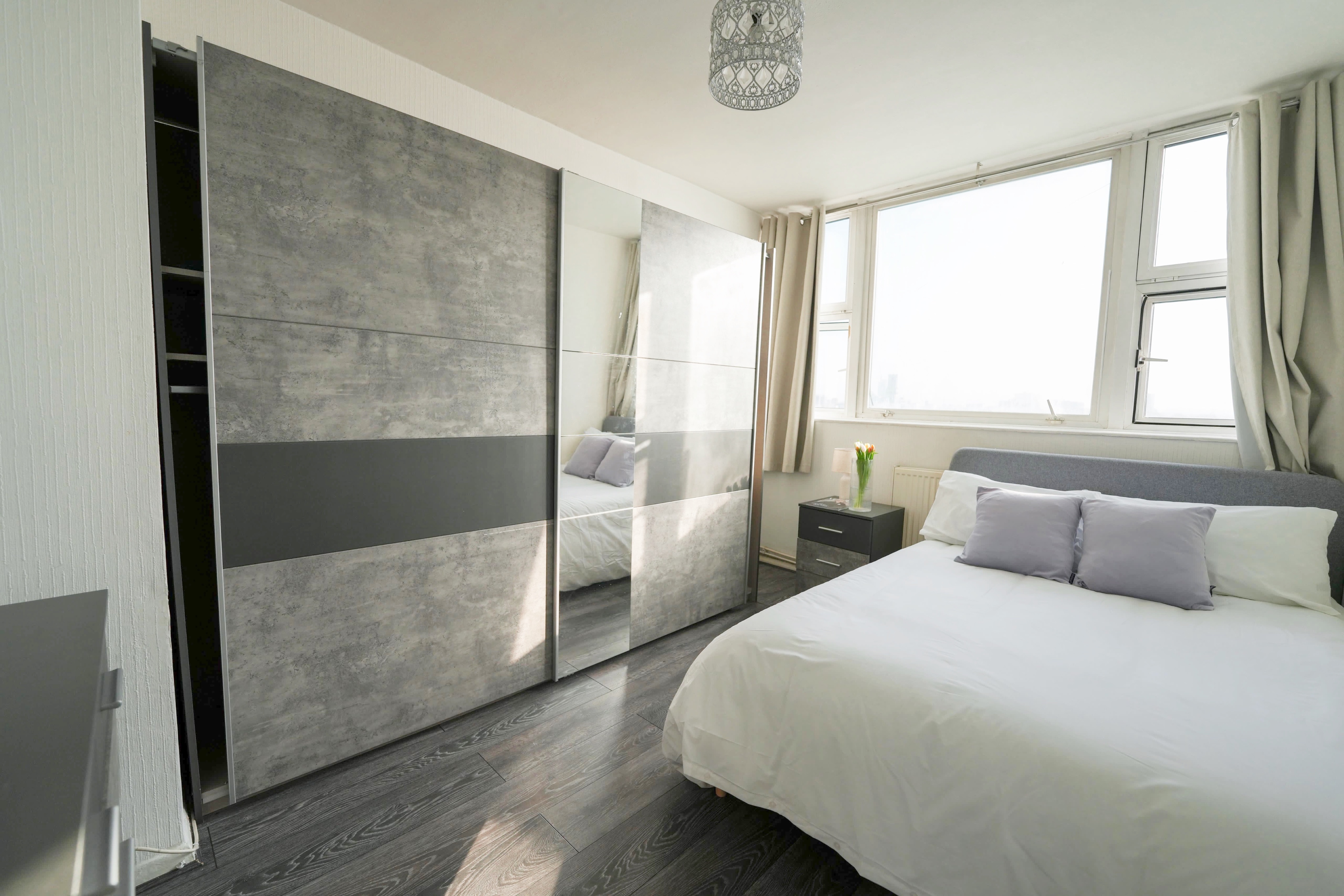 Bright Double Room Aldgate East / Liverpool Street